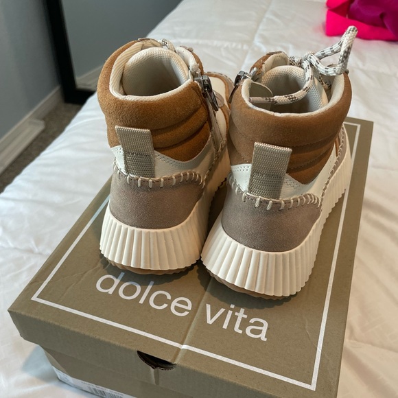 Dolce Vita Daley Sneaker - Picture 6 of 11